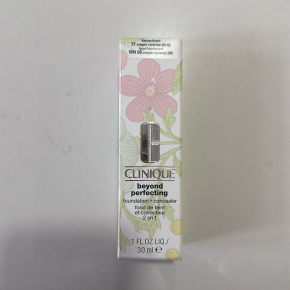 New Clinique Beyond Perfecting Foundation + Concealer - Picture 2 of 5